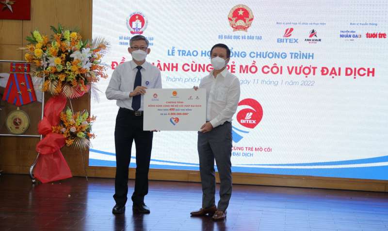 Trao tặng 400 suất học bổng trị giá 4 tỷ đồng cho Sở Giáo Dục và Đào Tạo Thành phố Hồ Chí Minh