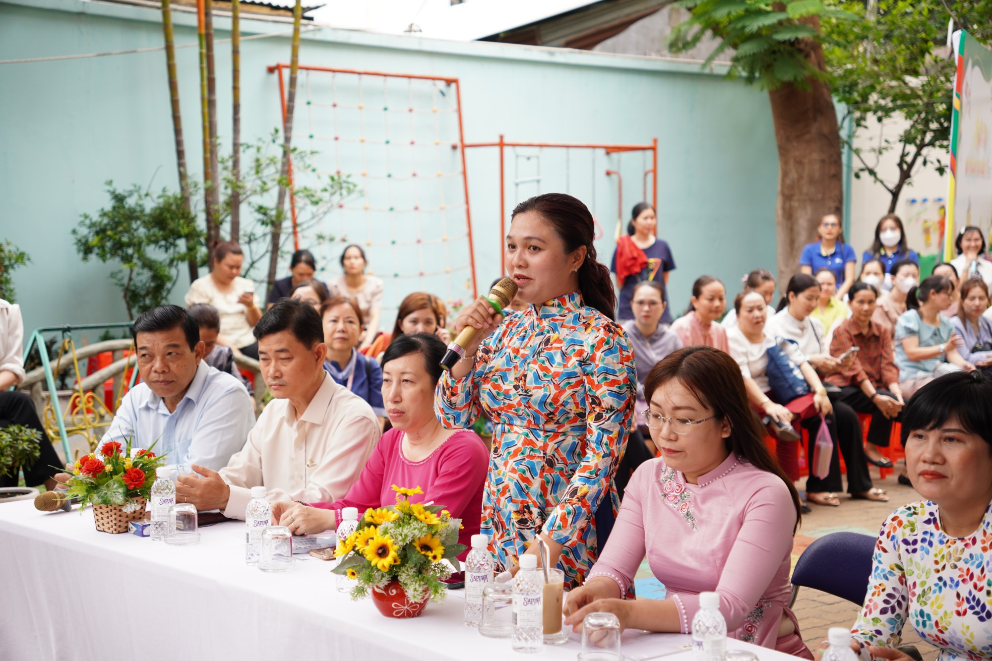Cô Cao Nguyễn Thanh Phương, Chuyên viên Phòng GD&ĐT, Quận Phú Nhuận phát biểu tại buổi lễ khai mạc hội thi “Bé Vẽ Sáng Tạo Cùng BITEX” cấp Phòng, năm học 2023 - 2024