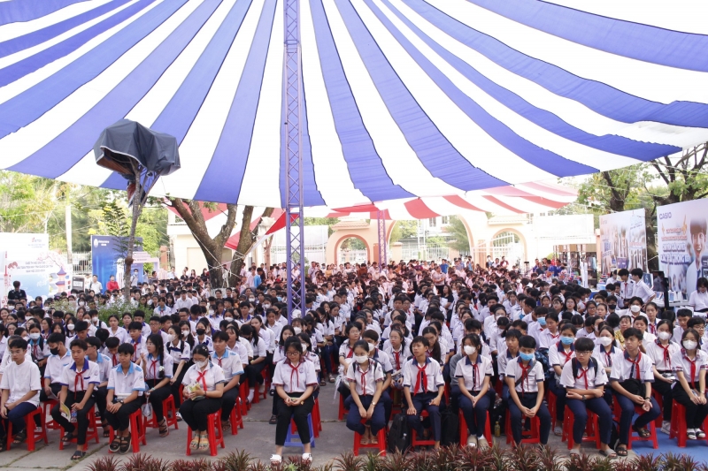 Hơn 400 thí sinh tỉnh Kiên Giang chinh phục cuộc thi "Học sinh giỏi giải toán trên máy tính cầm tay"