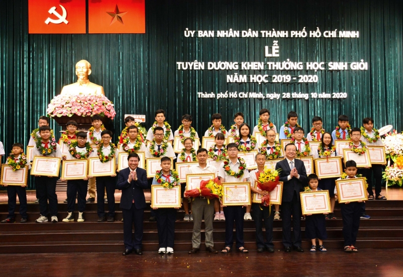 Lãnh đạo BITEX dự Lễ tuyên dương khen thưởng học sinh giỏi 2019 - 2020